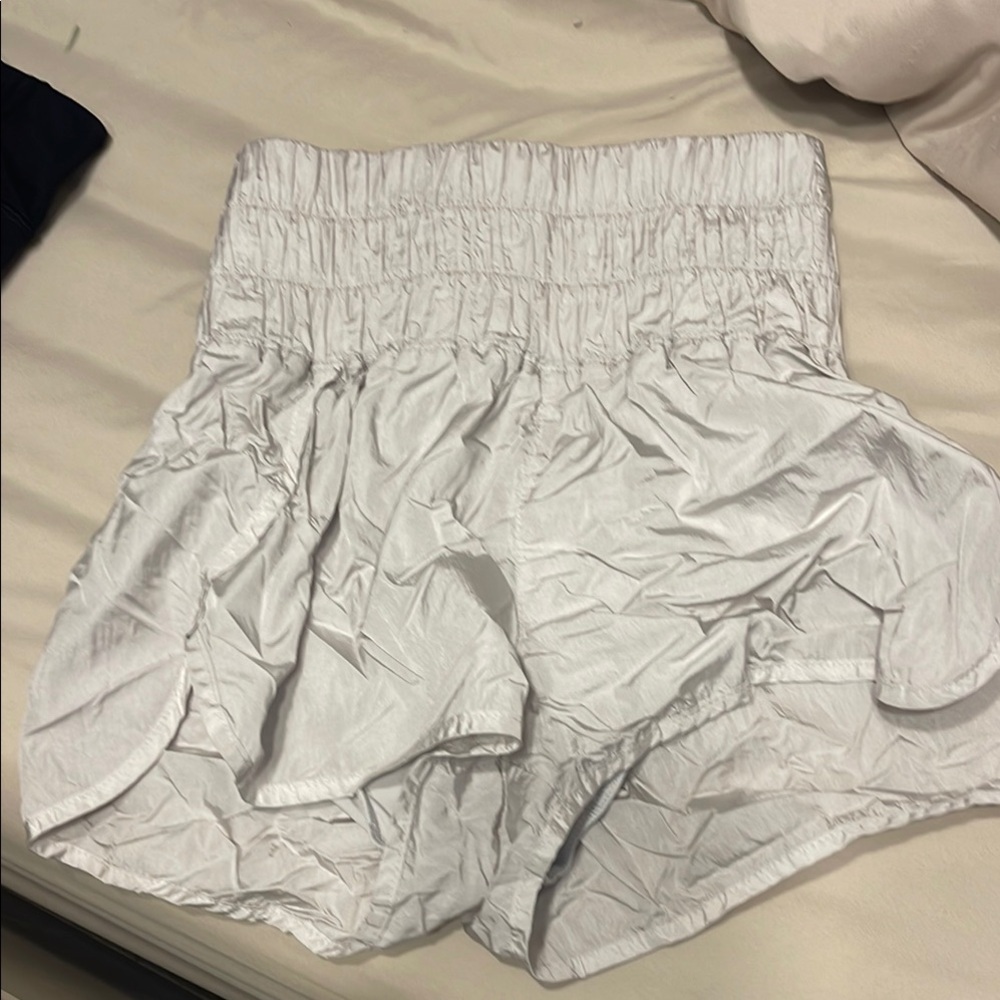 White Athletic Shorts with Elastic Waistband and Relaxed Fit